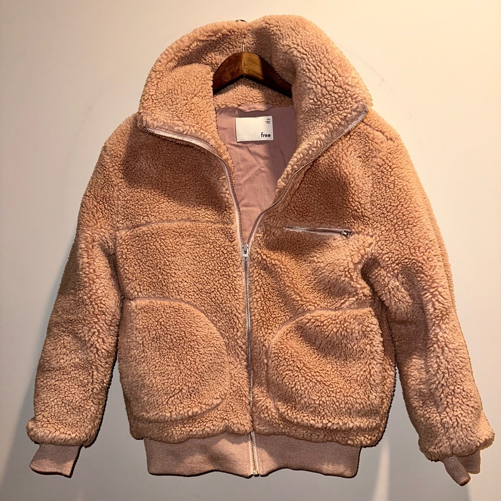 Aritzia Wilfred Teddy Jacket in Dusty Pink color